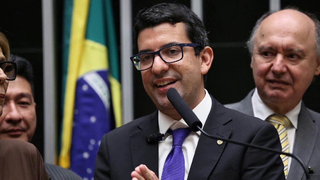 Deputado do RJ é investigado novamente pela PF por contratos de R$ 200 milhões