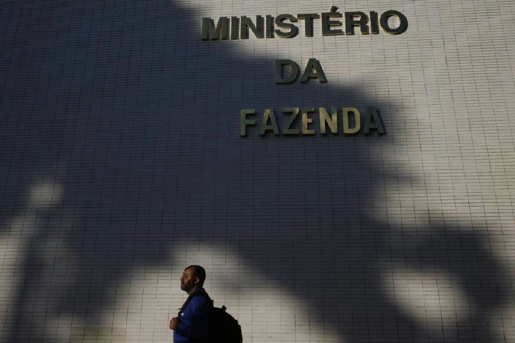 Desafios econômicos de Lula: do ajuste fiscal à desaceleração da atividade
