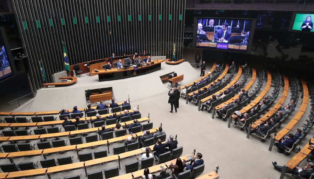 Descompasso entre eleitor e candidatos marca as eleições 2026 no Paraná