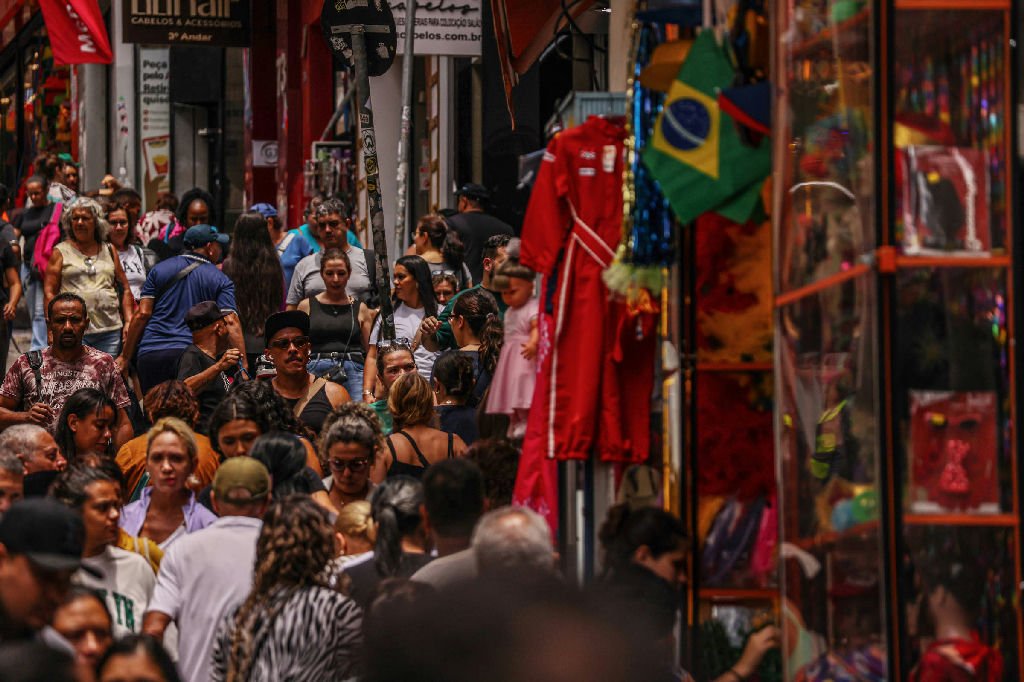 Desemprego cai para 5,2% e registra menor taxa até setembro na história