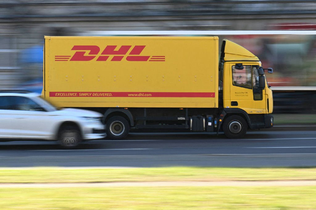 DHL projeta quintuplicar receita com logística para energia renovável até 2030