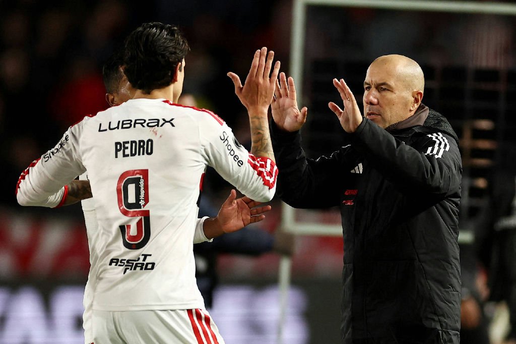 Disputa pela Libertadores de 2027 se intensifica com novo concorrente e rebaixamento em risco