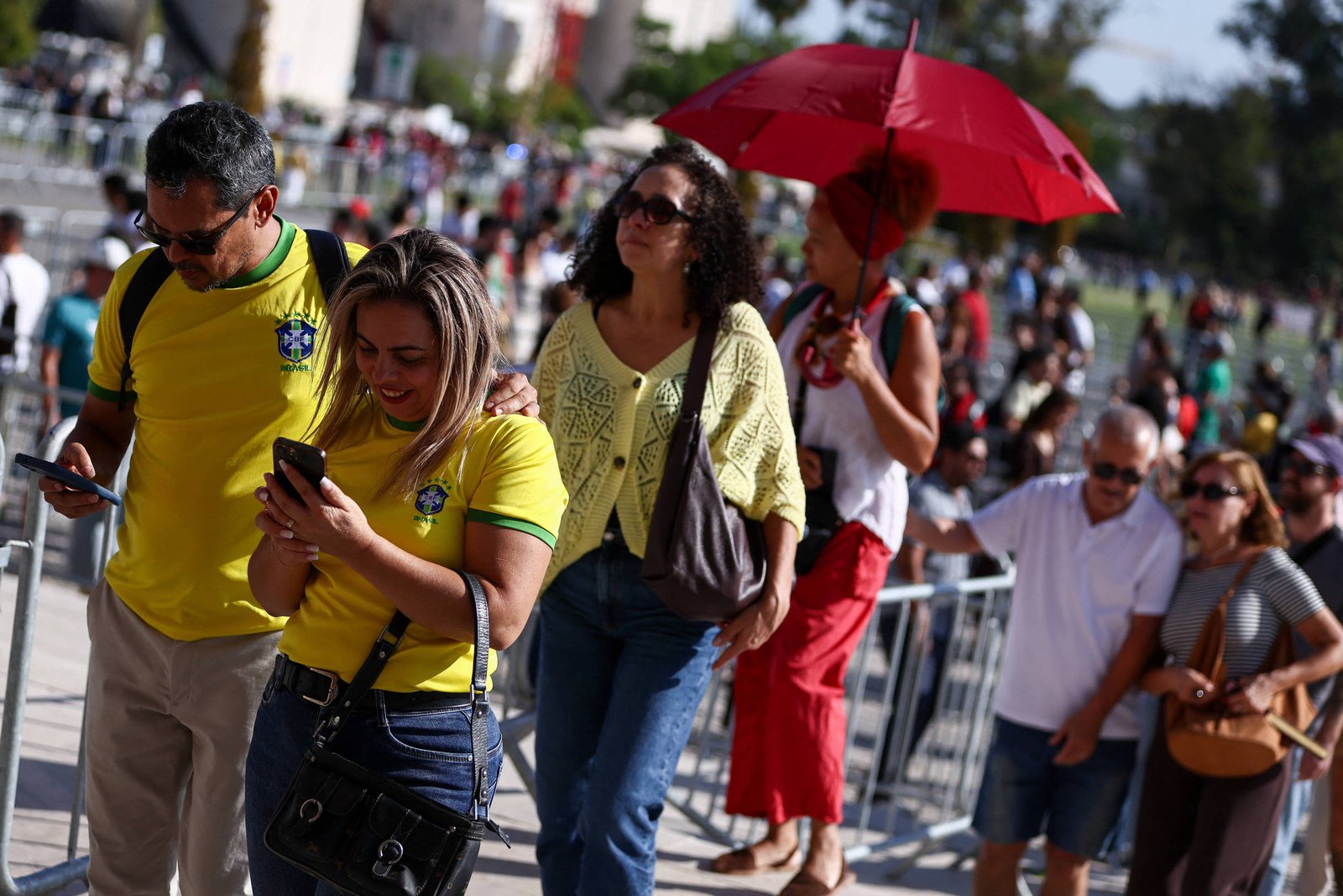 Distância dificulta acesso às urnas e aumenta abstenção de brasileiros no exterior