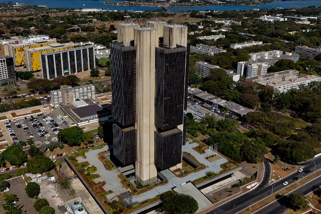Dívida bruta do Brasil permanece em 82,9% do PIB em setembro, o maior nível desde 2021, segundo o Banco Central