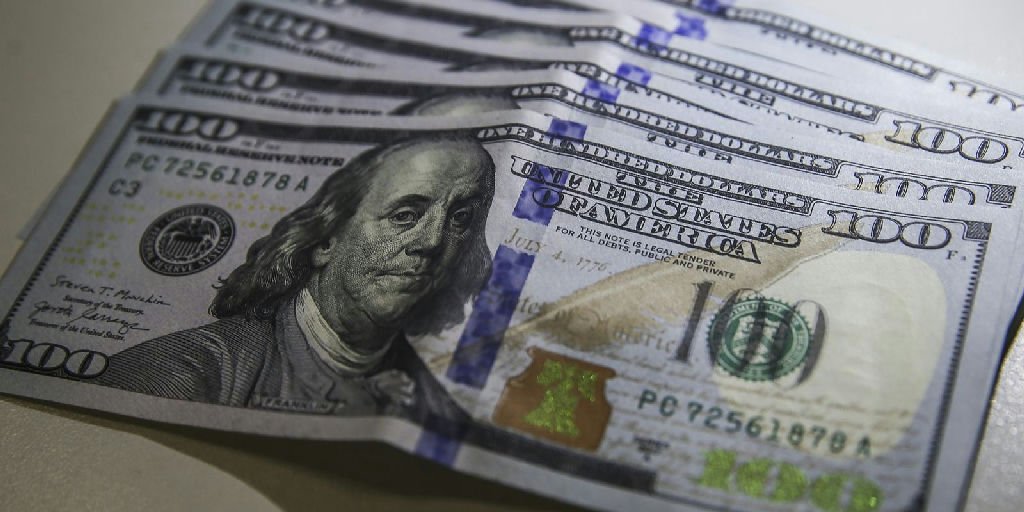 Dólar ultrapassa R$ 5 após ajuste no mercado financeiro