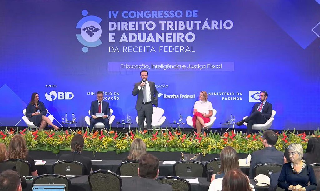 Durigan destaca Receita Federal como ferramenta estratégica para o Estado brasileiro