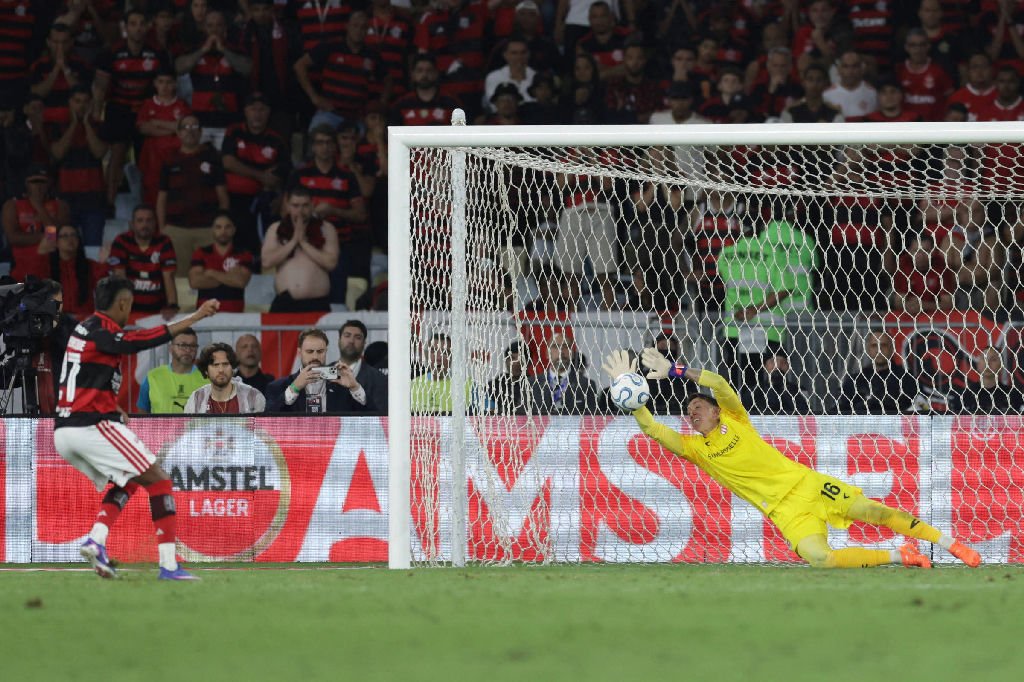 Eliminação do Flamengo na Libertadores: Arrascaeta destaca a importância do desempenho máximo