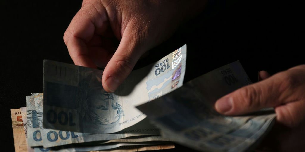 Empresas de apostas iniciam devolução de R$ 1,3 bilhão a apostadores