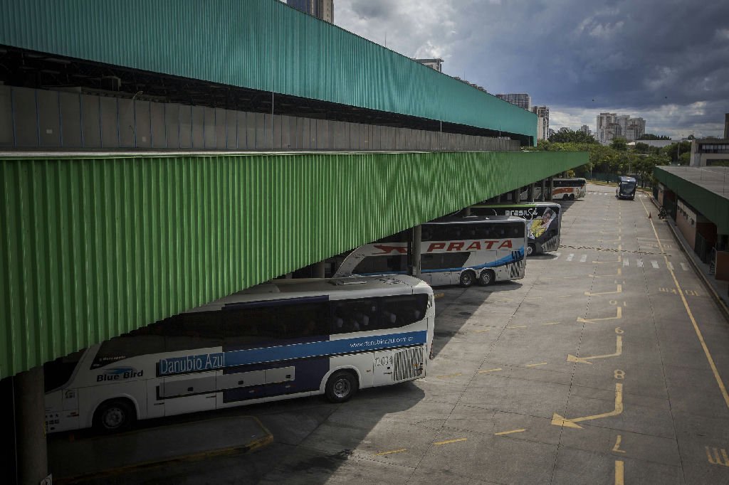 Empresas de transporte rodoviário pedem compromisso com concorrência a candidatos à presidência