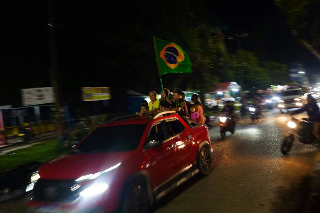 Entidades europeias alertam para riscos geopolíticos e ambientais com possível vitória de Flávio Bolsonaro