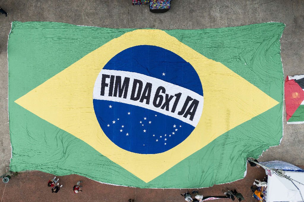 Especialistas avaliam fim da escala 6x1 e seu impacto na informalidade do trabalho