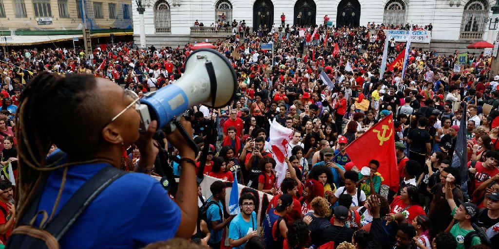 Estudantes promovem manifestações em apoio a Lula em todo o Brasil