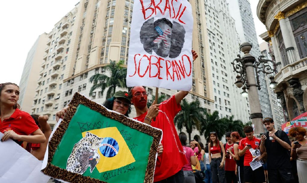 Estudantes realizam manifestação no Rio em apoio a Lula nas eleições de 2026