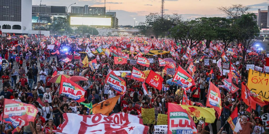 Estudantes se mobilizam em Brasília em apoio à reeleição de Lula