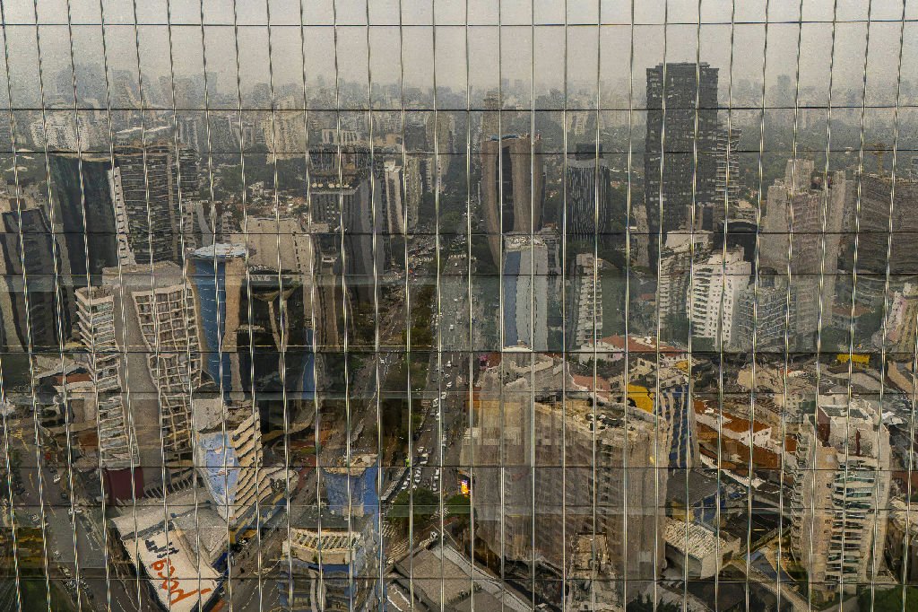 Estudo revela que mercado de escritórios leva 15 meses para reagir a mudanças na Selic