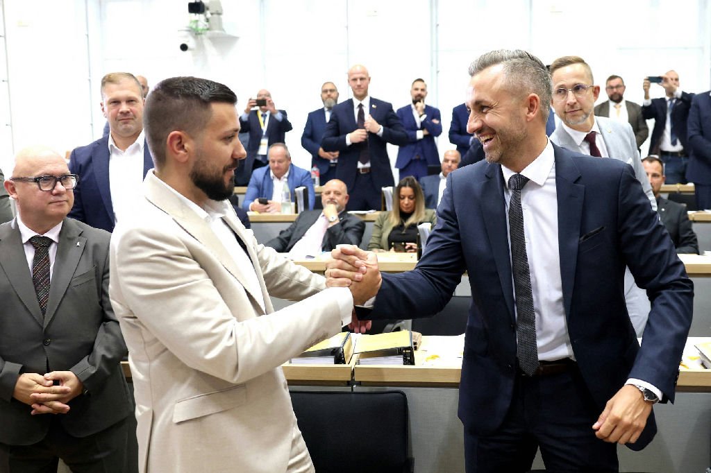 Extrema direita faz história ao eleger presidente de Parlamento estadual na Alemanha