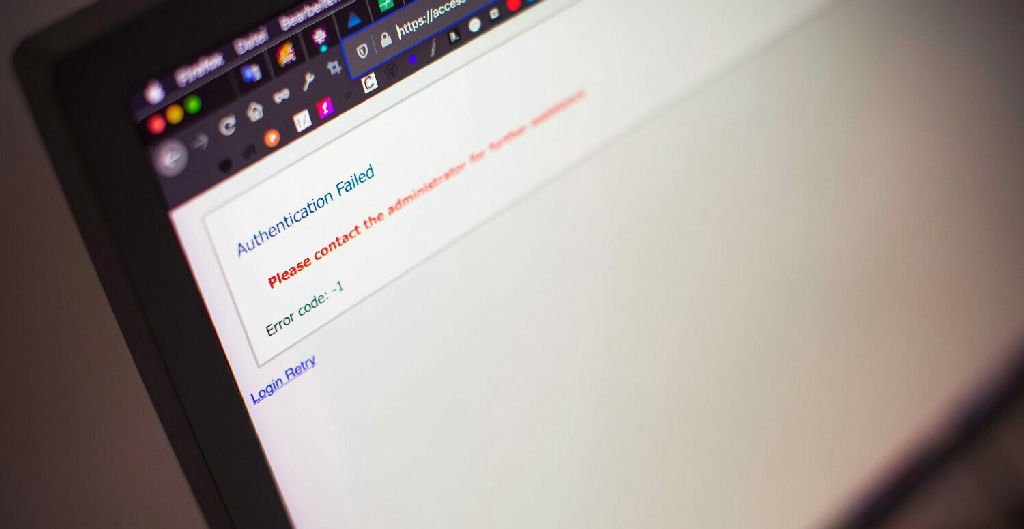 Falha global afeta internet e desativa sistemas governamentais no Brasil