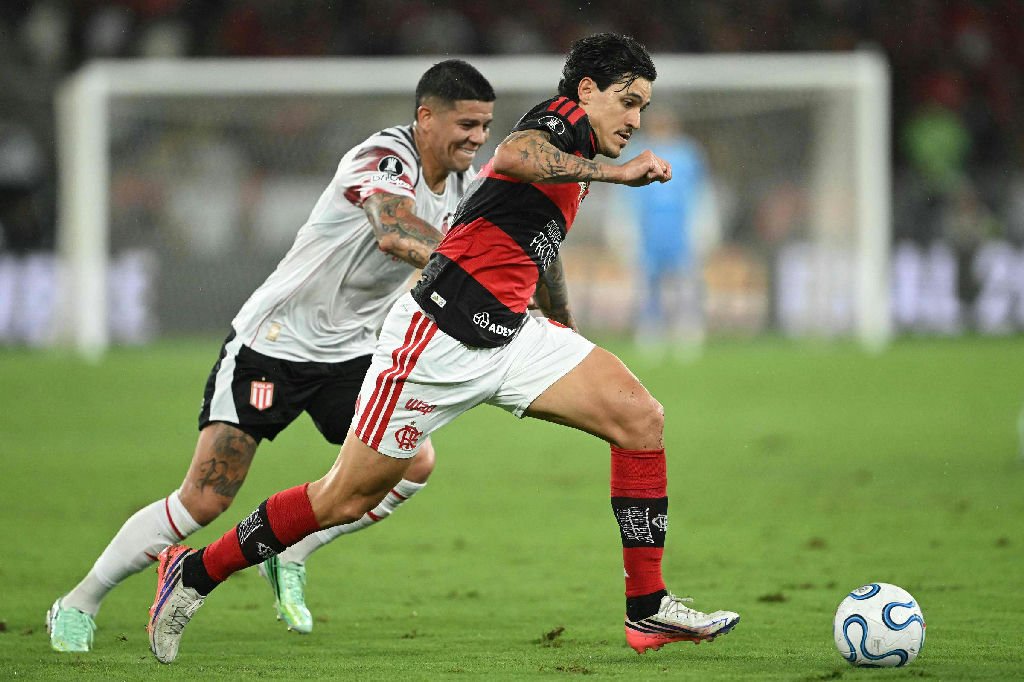 Flamengo enfrenta dilemas fora de campo após eliminação na Libertadores