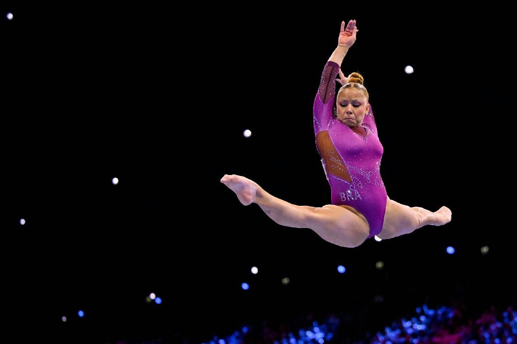 Flávia Saraiva conquista bronze na trave no Mundial de ginástica