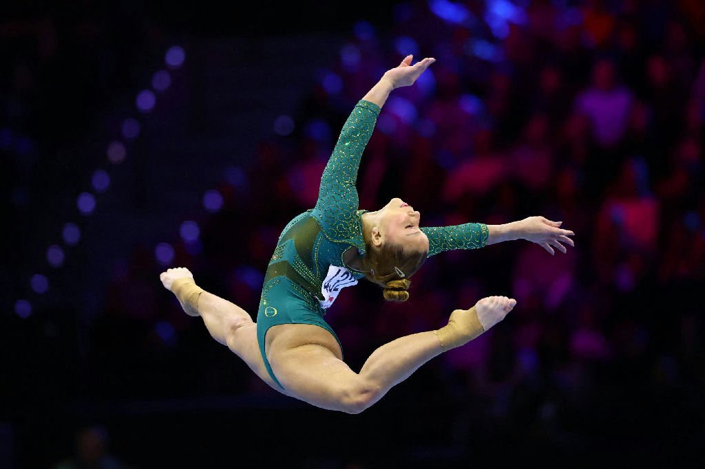 Flávia Saraiva fica em 12ª e Lorrane Oliveira em 21ª na final do Mundial de ginástica