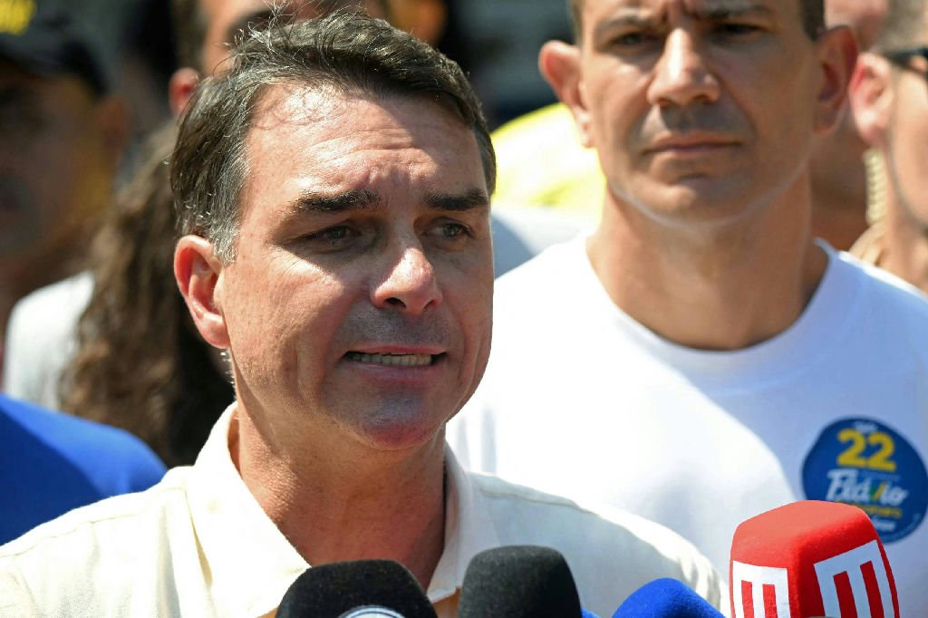 Flávio Bolsonaro e o risco de estelionato eleitoral na economia