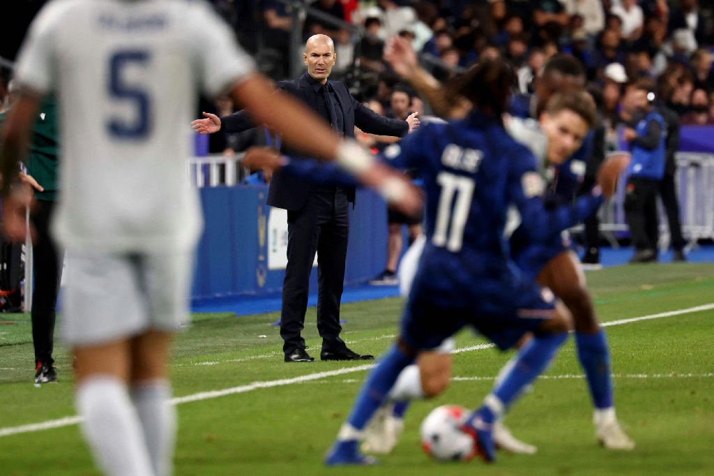 França e Itália empatam em reencontro de Zinédine Zidane
