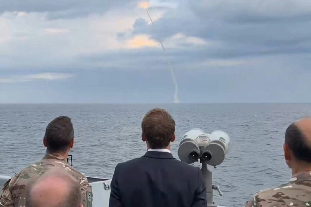 França realiza teste de novo míssil nuclear em resposta a ameaças da Rússia
