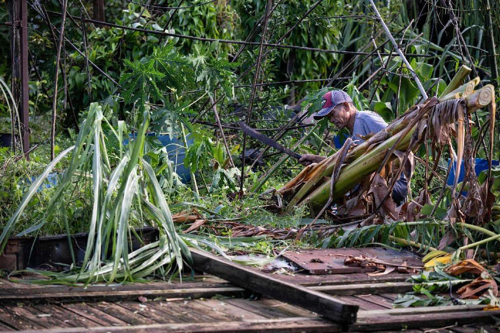 Furacão Isaías causa mortes e deixa centenas de milhares sem energia nos EUA