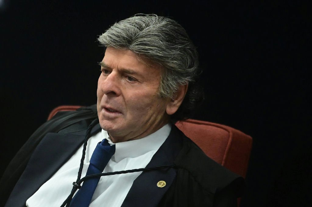 Fux mantém proibição de apostas e convoca audiência com governo e setor