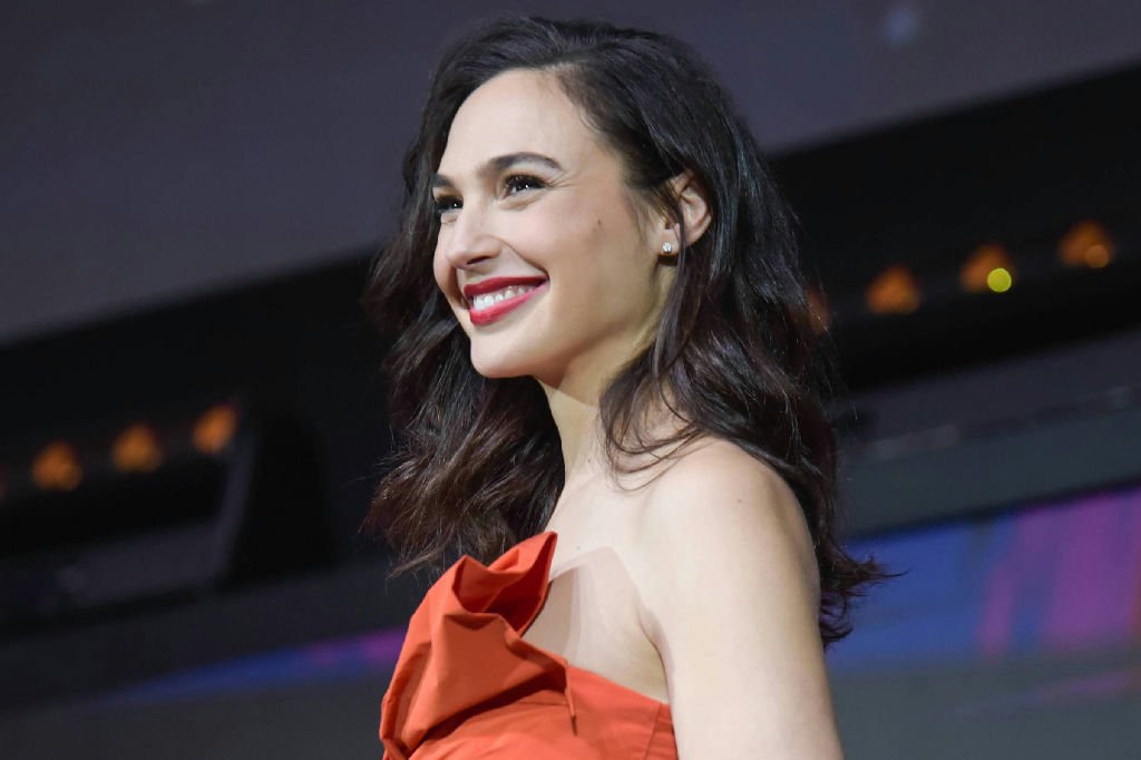 Gal Gadot descarta retorno como Mulher-maravilha e deseja sucesso à próxima atriz