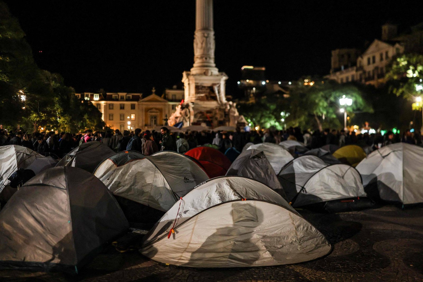 Geração Z se mobiliza em Lisboa contra crise da moradia e é alvo de repressão policial