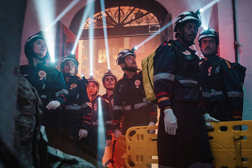 Globo intensifica mistério na segunda temporada de 'Emergência 53' com novo ator no elenco
