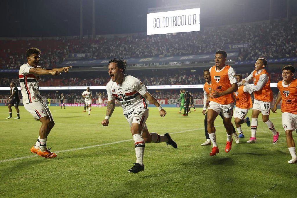 Gol de Artur garante vitória do São Paulo sobre o Vasco no Morumbi