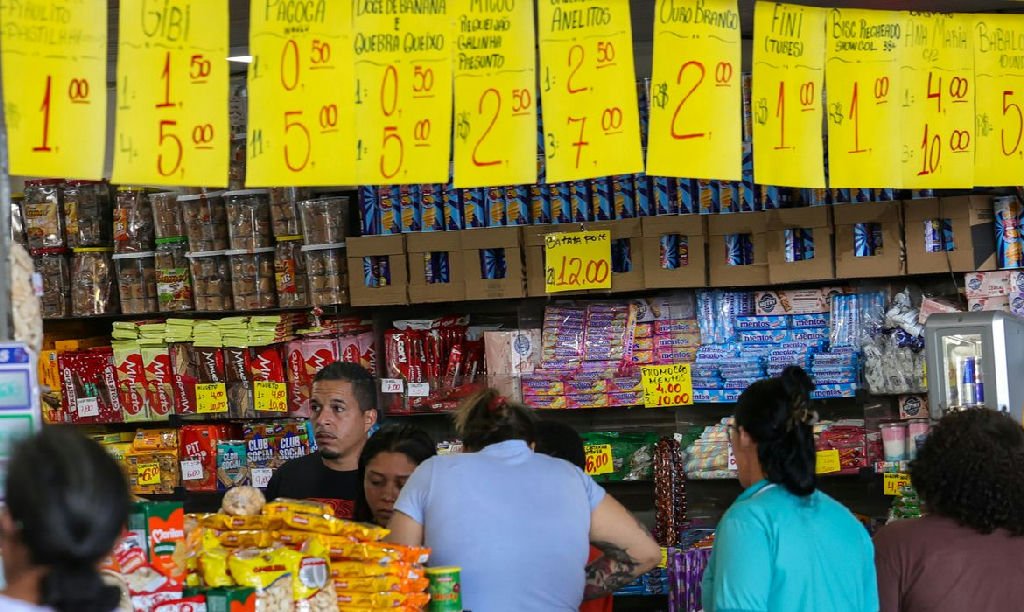 Governo planeja linhas de crédito para empresas após fim da 6x1, afirma Durigan