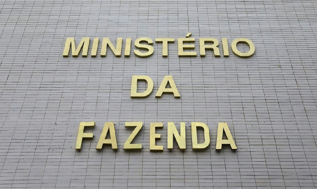 Governo registra superávit de R$ 4,8 bilhões em setembro, revertendo déficit do ano anterior