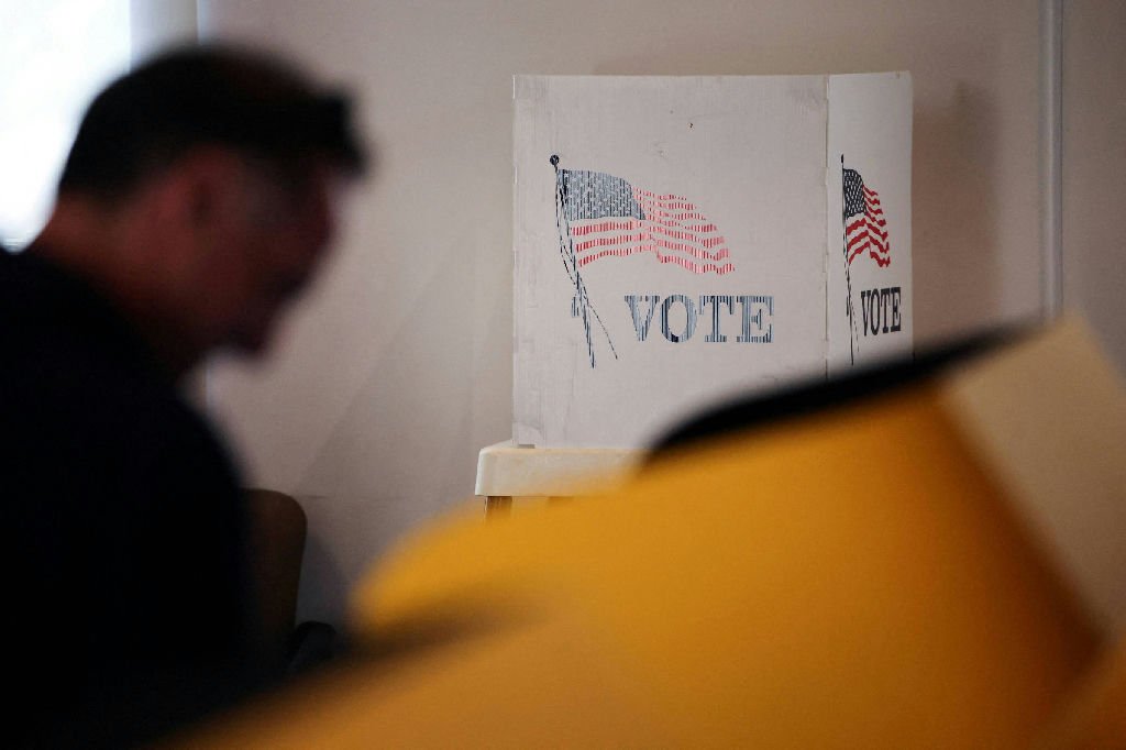 Governo Trump processa Califórnia para barrar 20 mil eleitores não cidadãos