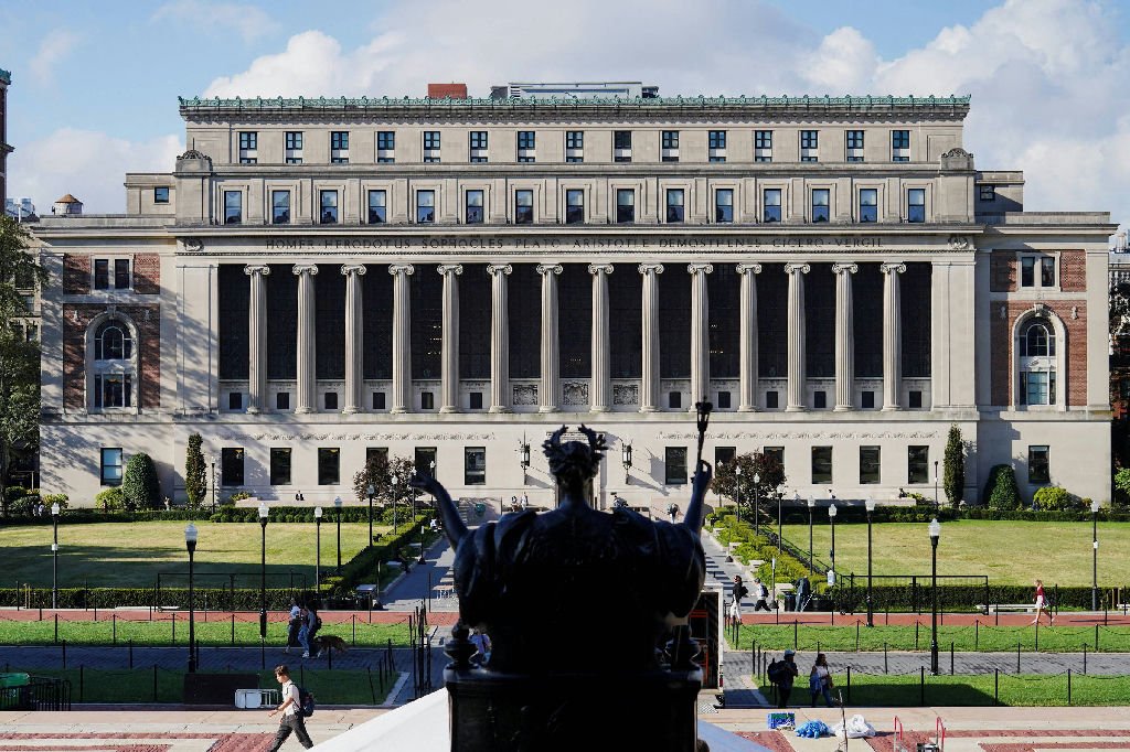 Governo Trump propõe taxa de R$ 350 mil para estudantes estrangeiros trabalharem nos EUA