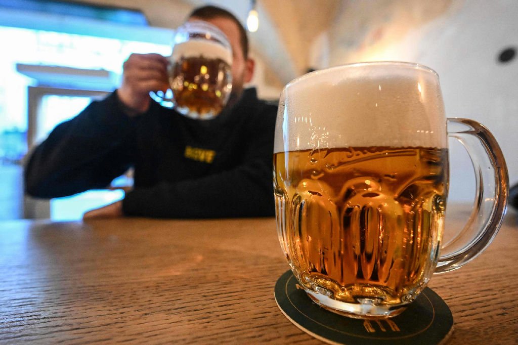 Heineken sugere adaptação ao consumo da 'geração Ozempic' com redução de cerveja