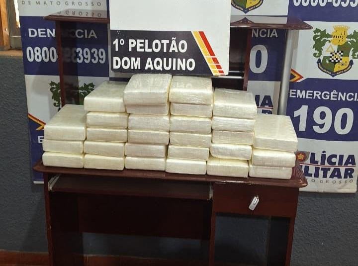 Homens são detidos com 28 tabletes de cocaína em operação na Mt-344