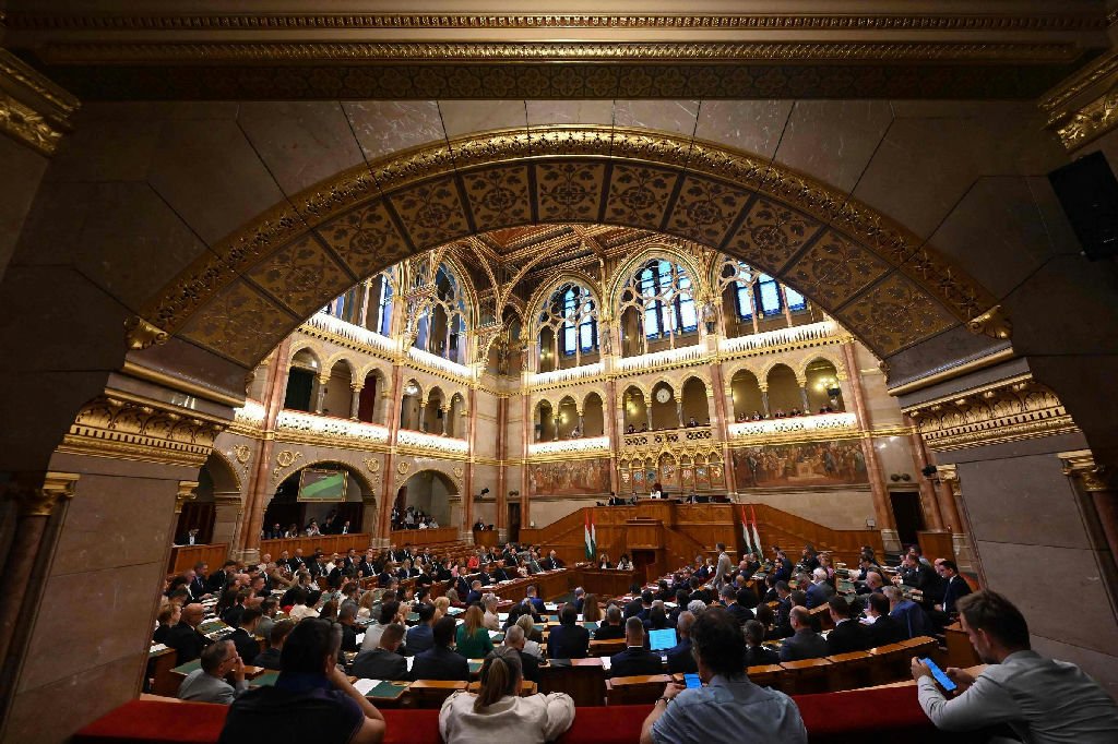 Hungria revoga restrições a conteúdo Lgbtqia+ impostas por Orbán