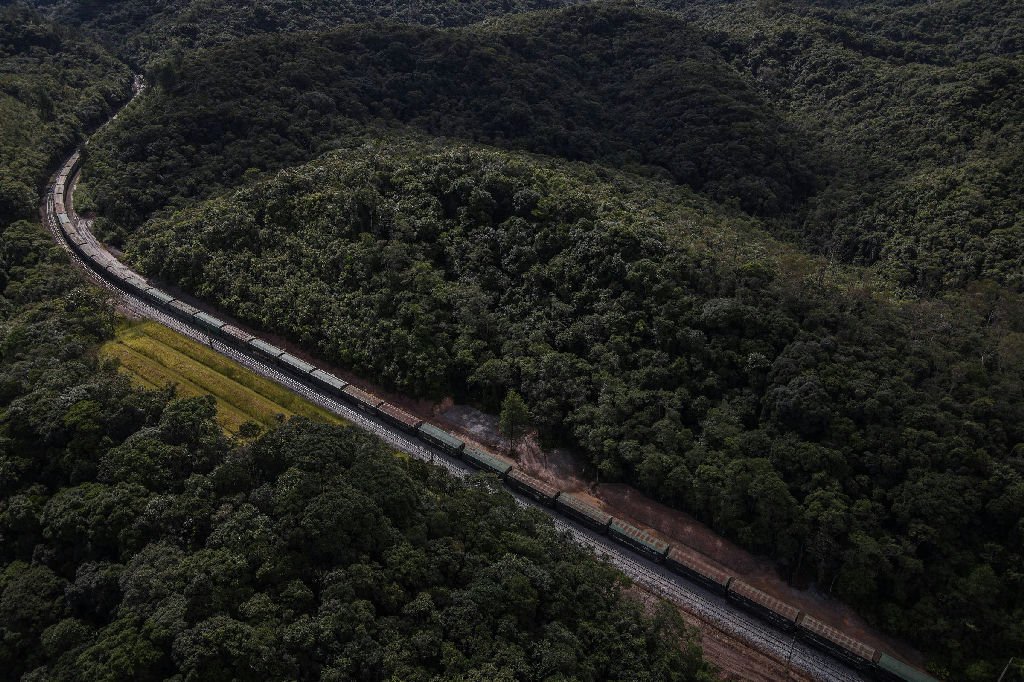 Infraestrutura enfrenta desafios com Lula e Flávio Bolsonaro e pede juros menores
