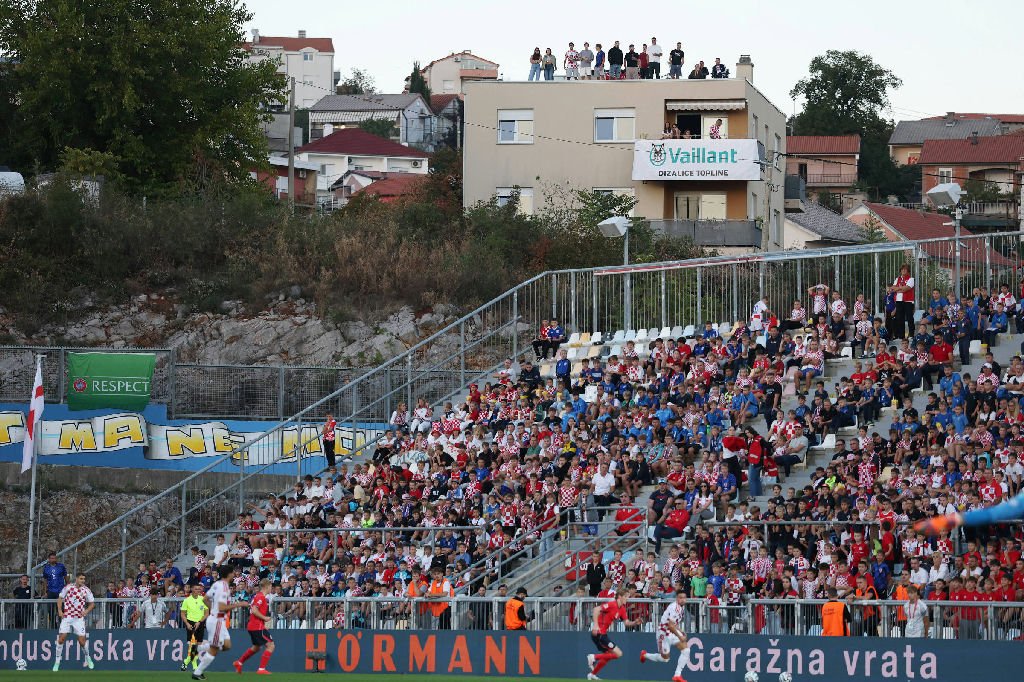 Inglaterra faz 7 a 0 na Croácia em jogo marcado por punição da Uefa