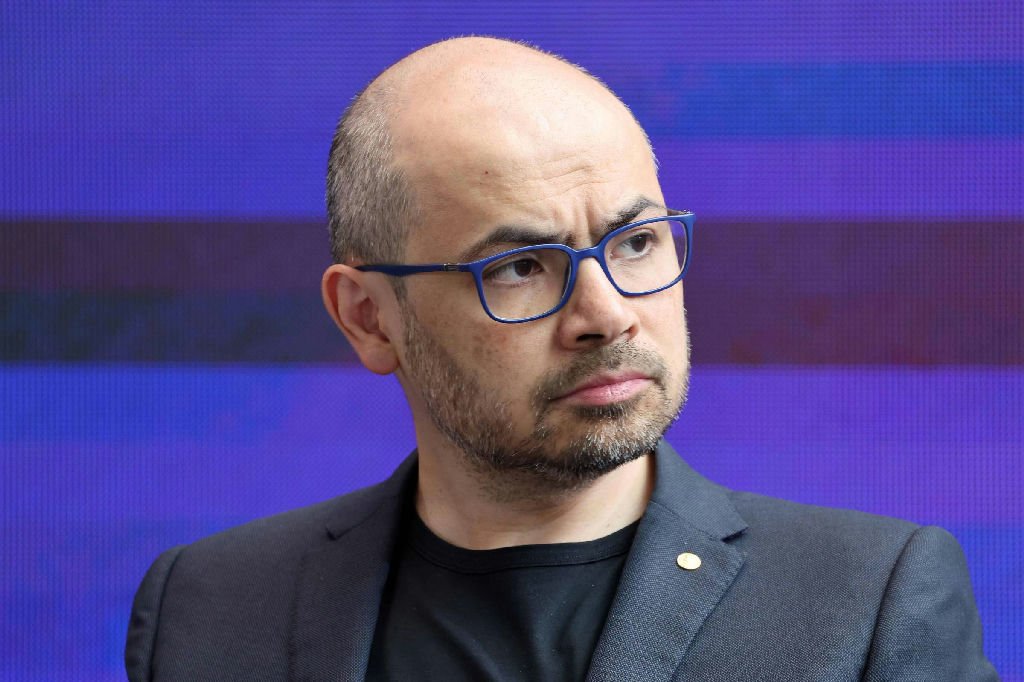 Inteligência artificial pode provocar incidentes graves em até dois anos, alerta presidente do Google Deepmind