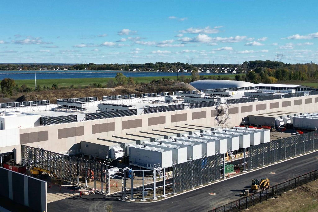 Investimentos de US$ 10 trilhões em data centers nos EUA enfrentam atrasos e críticas