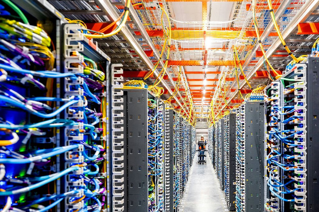 Investimentos em data centers devem ultrapassar US$ 2 trilhões até 2028
