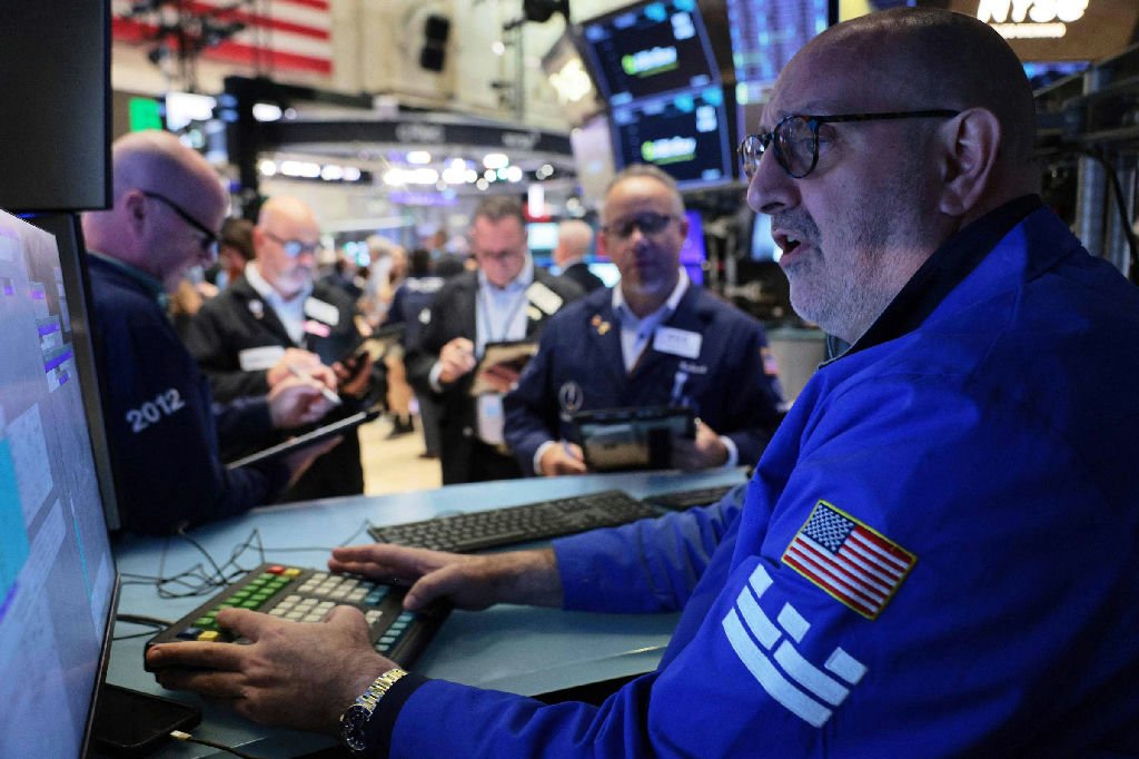 Investir nos EUA: vale a pena mesmo com juros altos no Brasil?