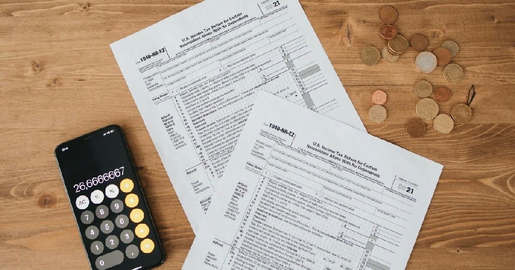 IR 2027: atenção especial a salários e investimentos no exterior
