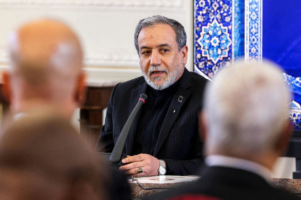 Irã afirma que estreito de Hormuz não será reaberto até que EUA cumpram condições