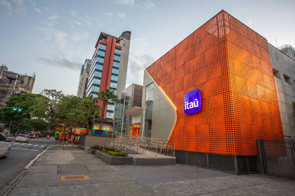 Itaú reduz projeção do PIB para 2027 e prevê inflação acima da meta
