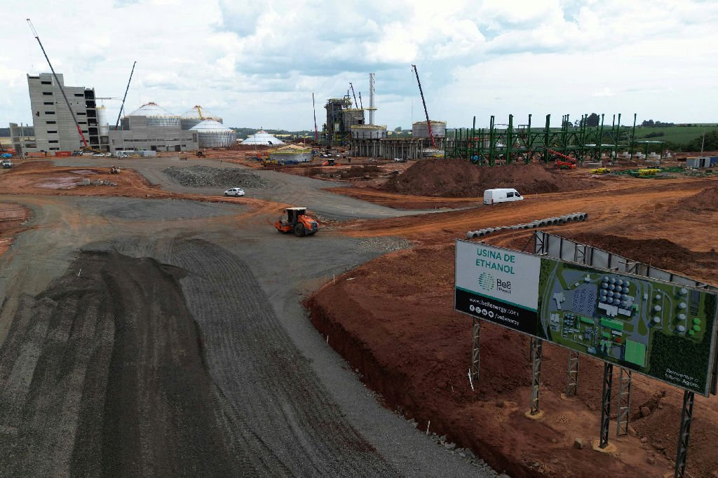 Juros altos impactam construção no terceiro trimestre, mas infraestrutura gera empregos